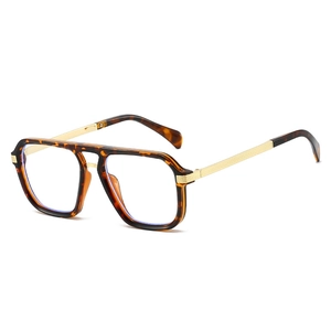 Fashion double-bridge square sunglasses with tortoiseshell frame and golden metal temples