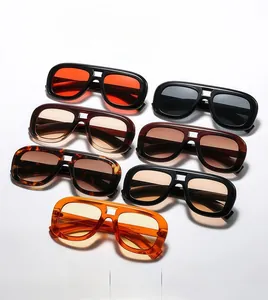 Détails de lunettes de soleil aviateur rétro montrant sept variations de couleurs de montures