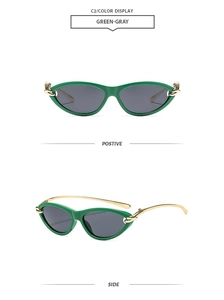 Lunettes de soleil œil-de-chat vertes avec branches dorées à détail de chaîne