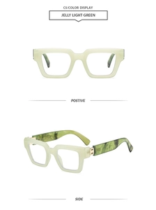 Dettaglio montatura quadrata verde chiaro gelatina con stanghette effetto marmo