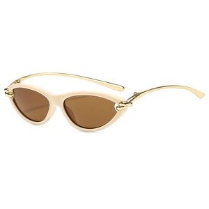 Lunettes de soleil œil-de-chat crème élégantes avec branches dorées torsadées et verres