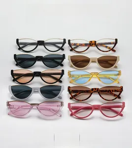 Détail de lunettes de soleil œil-de-chat vintage en plusieurs coloris sur fond blanc