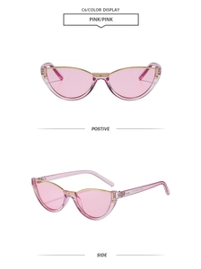 Vue détaillée de face et de profil de lunettes de soleil œil-de-chat roses et dorées