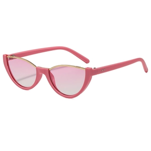Lunettes de soleil œil de chat roses avec bordure dorée et verres dégradés style Y2K