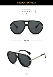 Gros plan de lunettes aviateur noires avec monture à double pont et détails dorés