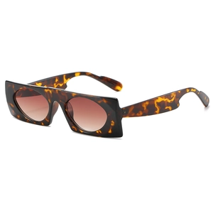 Retro oversized square tortoiseshell sunglasses with brown gradient lenses for women