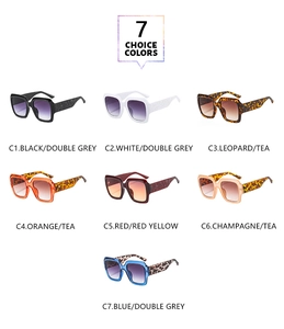 Détails de lunettes de soleil carrées surdimensionnées avec gravures sur les branches