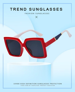 Detail of red square sunglasses with UV400 protection and tricolor decorative temples