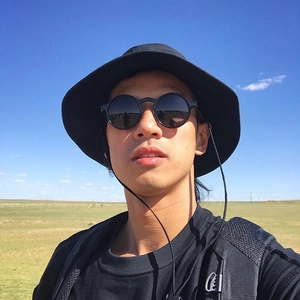 Retro black round frame sunglasses with UV protection for a stylish vintage street look