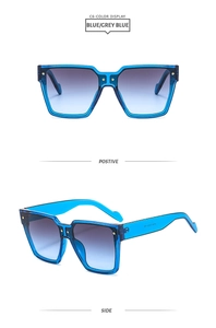 Détail de lunettes de soleil carrées dégradé bleu avec rivets en métal et charnières robustes