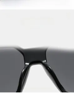 Détail de la structure du pont de lunettes de soleil noires brillantes ultra-légères