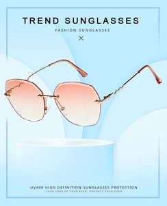 Detail of rimless irregular sunglasses with UV400 gradient lenses and gold wave temples