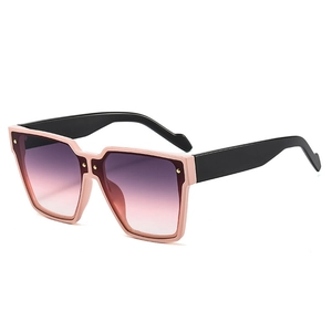 Lunettes de soleil carrées oversize à dégradé avec monture rose et rivets dorés