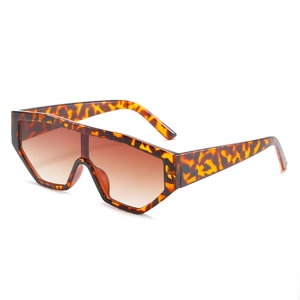 Oversized tortoise shell one-piece sunglasses with brown gradient lenses for UV400 protection