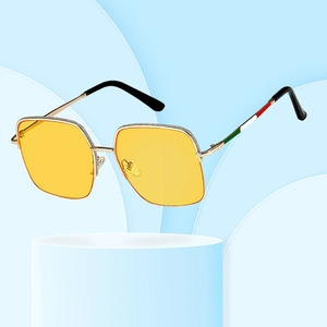 Luxe Vierkante Metalen Frame Zonnebril Vrouwen Mannen Mode UV400 Bescherming Geometrische Gradiënt Lens Zonnebril Voor Reizen Feest