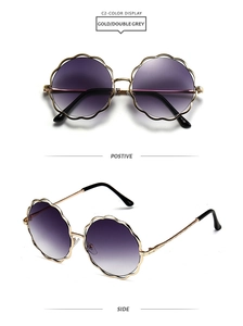 Vues détaillées de lunettes de soleil dorées festonnées avec verres dégradés gris