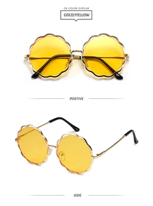Vue détaillée des lunettes de soleil 3662 dorées à cadre ondulé et verres jaunes