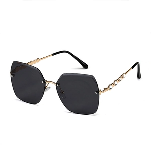 Fashion rimless oversized polygon sunglasses with gold metal heart rhinestone temple