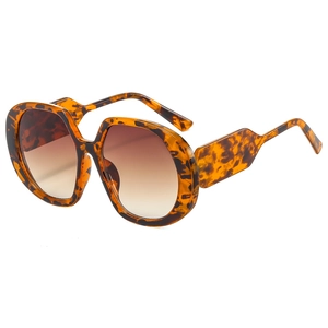 Chic oversized tortoise shell sunglasses with gradient brown lenses and retro frames