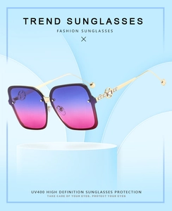 Detail of luxury square frame sunglasses with V-shaped rhinestones and gradient lenses