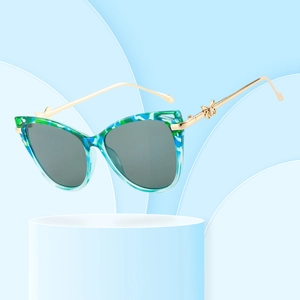 Women Cat Eye Sunglasses With Butterfly Metal Decoration UV400 Protection PC Frame Fashion Retro Eyewear