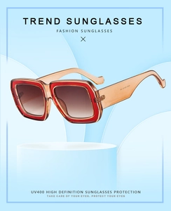 Détail de lunettes de soleil carrées ambre avec verres dégradés et protection UV400