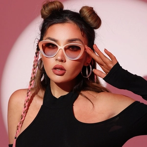 Fashionable women's cat-eye sunglasses with white frames and purple gradient lenses