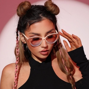 Fashion cat eye sunglasses with white half-frame and gradient lenses for trendy women
