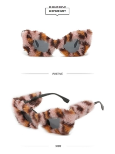 Detalle de gafas cat eye con montura de pelo sintético de leopardo y cristales grises