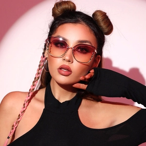Fashionable butterfly frame sunglasses with pink gradient lenses and metal wing decor