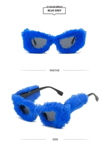 Detalle de gafas de sol cat-eye de felpa azul con cristales grises y textura de pelo sintético