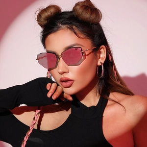 Fashion rimless sunglasses with gradient purple lenses and golden metal temples
