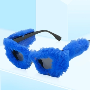 Gafas de sol de ojo de gato de felpa azul para mujer con montura creativa de peluche