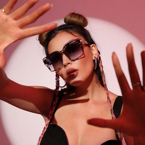 Fashion square oversized leopard print sunglasses with gradient lenses and chain detail