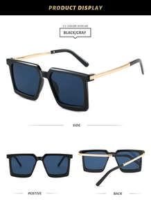Drei Ansichten einer quadratischen schwarzen Sonnenbrille mit goldenen Metallbügeln und Gläsern