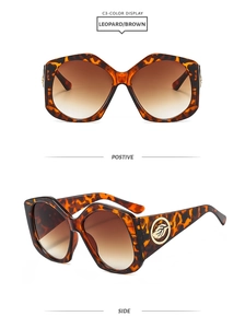 Vue détaillée de lunettes de soleil léopard avec décoration de branche en métal doré