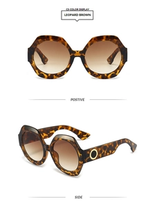 Détail de lunettes léopard avec verres dégradés et accents dorés sur les branches
