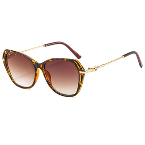 Fashion cat-eye sunglasses with tortoise frame and gold metal temples in 45-degree view