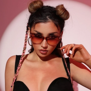 Fashionable cat eye sunglasses with gradient brown lenses and transparent tea frames