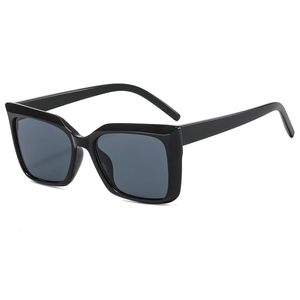Lunettes de soleil carrées surdimensionnées noires avec monture brillante et verres noirs