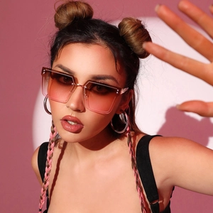 Fashionable oversized rimless square sunglasses with pink gradient lenses for women
