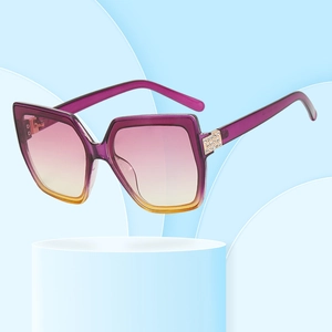 Oversized Square Cat Eye Sunglasses Women UV400 Protection Gradient PC Lens Rhinestone Vintage Fashion Travel Eyewear