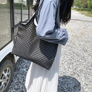 Minimalist black and white checkerboard mesh tote bag for women with large capacity