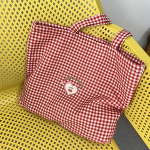 Sac fourre-tout en toile à carreaux rouges avec logo Sweet Cherry pour usage quotidien