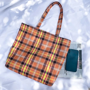 Grand sac cabas en toile à carreaux orange vif pour un trajet quotidien élégant