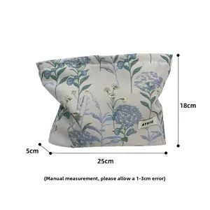 Floral makeup bag dimensions 25x18x5cm with botanical embroidery and brand tag
