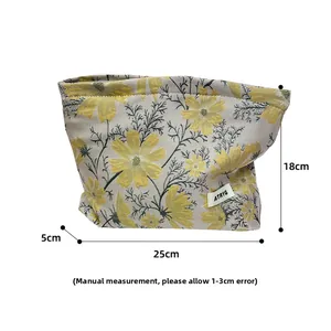 Detailed dimensions of yellow daisy pattern travel toiletry bag with 25x18x5cm measurements