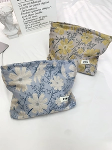 Detailed view of woven jacquard floral makeup bags with premium texture and metal zipper