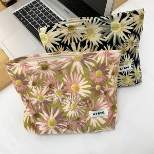 Floral canvas cosmetic bags with daisy print and metal zipper for travel storage