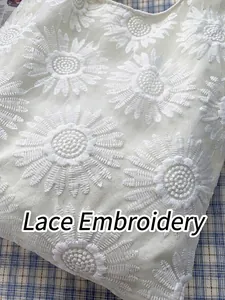 Sac fourre-tout en toile brodé de dentelle marguerite blanche pour le shopping d'été